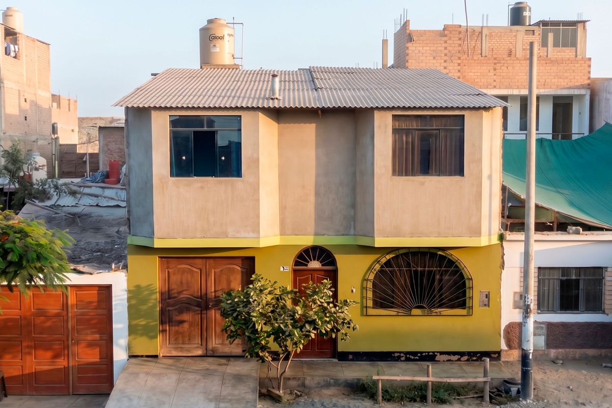 Casa en avenida en Nuevo Florencia