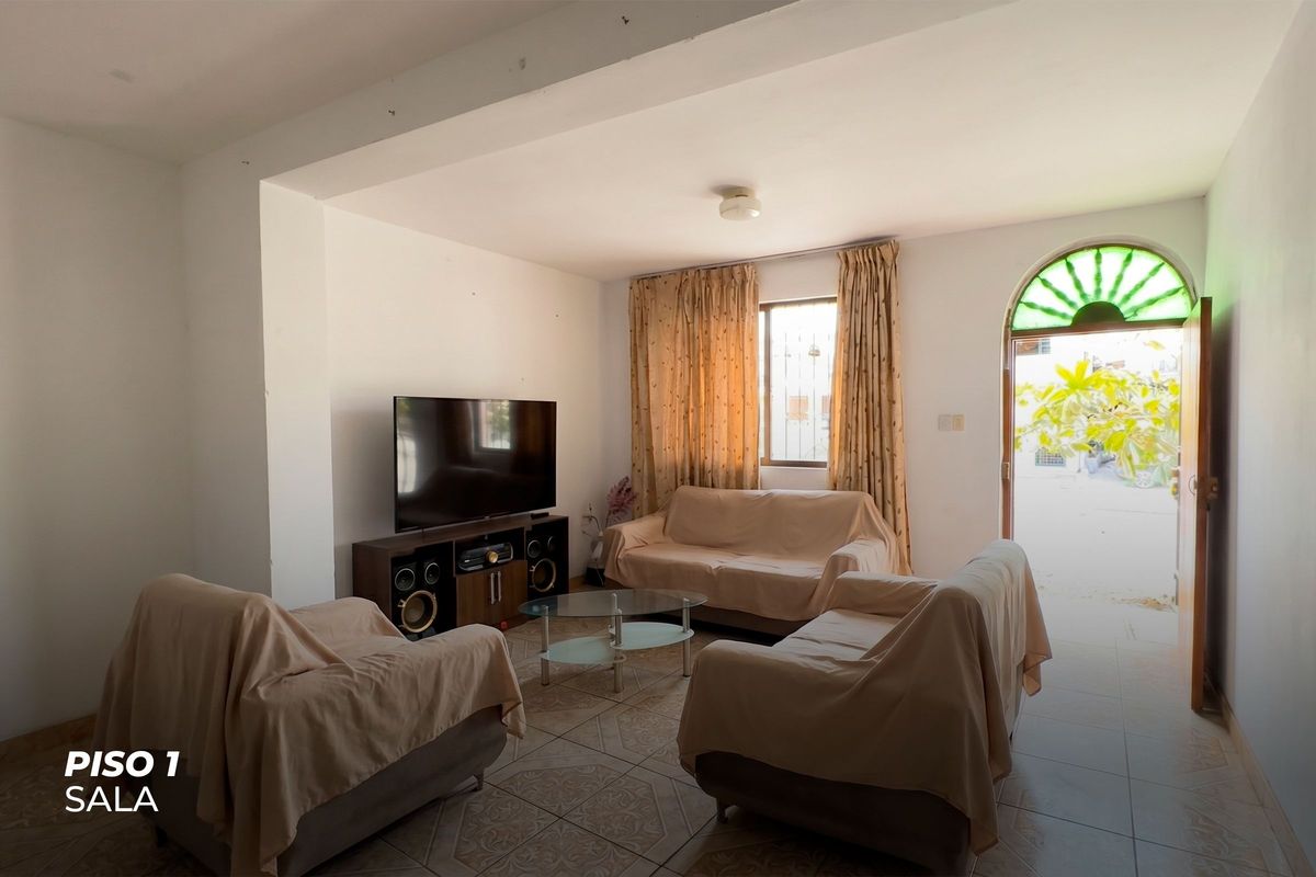 Casa en avenida en Nuevo Florencia